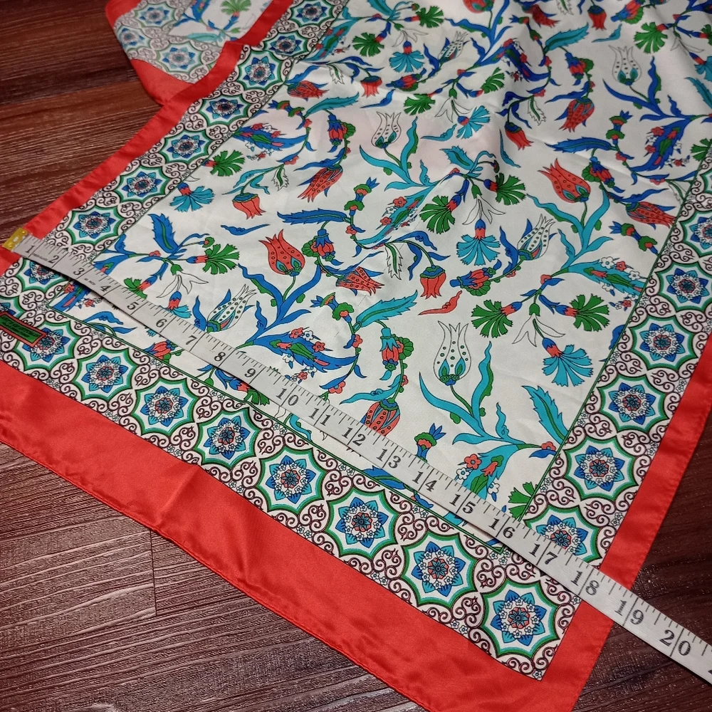 N/A arts ottoman